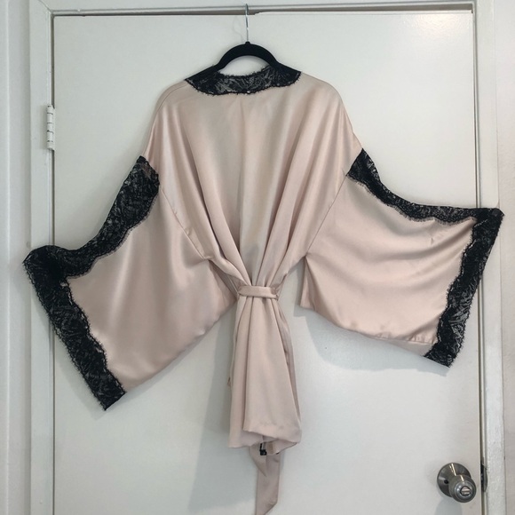 Victoria’s Secret Kimono Robe Lingerie Loungewear Cream Satin Black Lace S - Picture 5 of 9